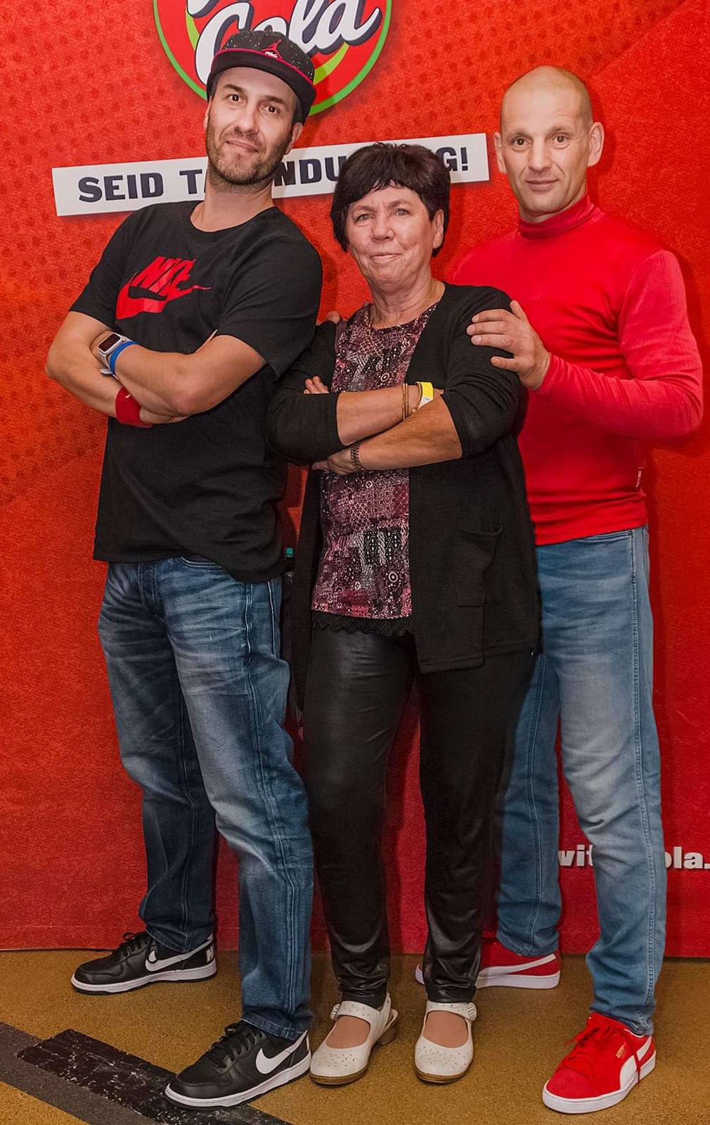 Petra Schuster (Mitte) mit Mischa "Navo" Lorkowski (links) und Heiko "Hahny" Hahnewald (rechts)